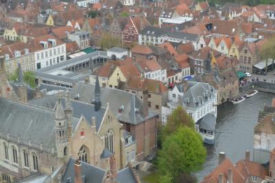 ＪＡＬファーストクラス（復路ビジネス）で行く一人旅！ロンドン・ベルギー・パリへ８日間の旅　Ｖｏｌ．１５　～ブルージュ市内観光③「マルクト広場」～「鐘楼」からの眺め～