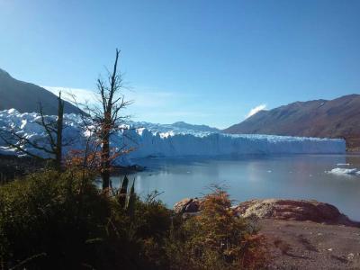 ペリート・モレノ氷河トレッキング＆エルカラファテ