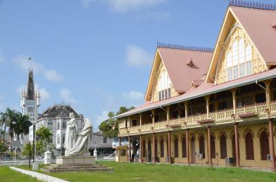 オランダ様式の旧い木造建築が並ぶ南米の小国家ガイアナ