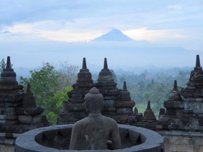 ボロブドゥールの朝焼けが見たい! もう少しだよ。