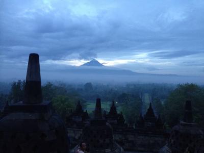ボロブドゥールの朝焼けが見たい! 見た!のかな?