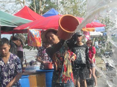 北タイ 田舎町チェンセンの水かけ祭り