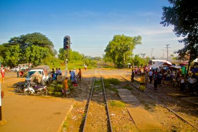 ミャンマー国鉄環状線　キハ181型　乗務便乗体験　運転席からの景色