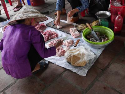 Ninh Binh(ニンビン)のローカル市場の風景。最近世界遺産となったチャンアンから5、6km。