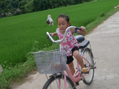 ハノイから山に囲まれた村、Mai Chau マイチャウに１日ツアー。マイチャウでママチャリ。日本から来た中古自転車でサイクリング！