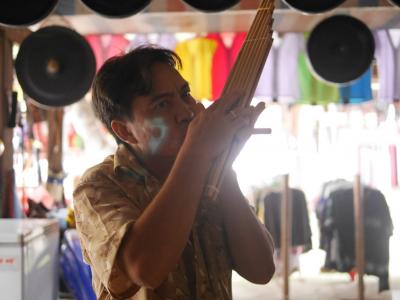 Mai Chau で笙!?発見？それは笙でしょう！ベトナムの少数民族ターイ族。いやはや、形は違うけど笙の派生、或いは原型。