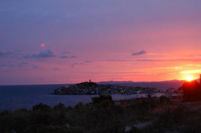 アドリア海の夕陽スポットと、世界遺産の町シベニク