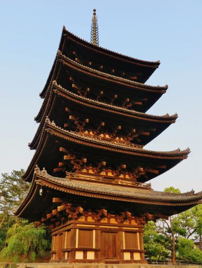 奈良：中心部　夕刻散歩　JR奈良旧駅舎・興福寺・奈良ホテルなど　☆古き良きものは