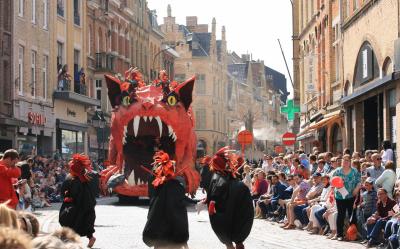 ３年に一度！　ベルギー・イーペルの猫祭り 2015