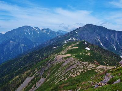 南アルプス南部の主役勢揃い / 易老岳から上河内岳の稜線歩き