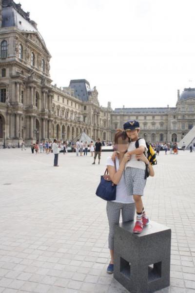 2012. 息子と初めてパリ スイスから到着