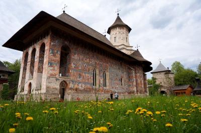 団塊夫婦の東欧/バルカン半島4000キロドライブ旅行(2015)ー（4)ルーマニアその２・ヴコヴィナの五つの修道院