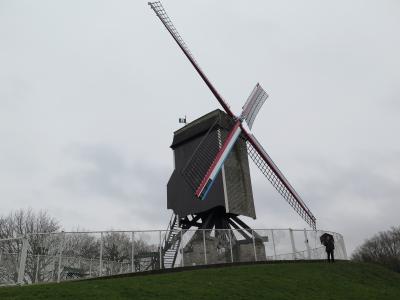 ブルージュの風車、歴史地区外周散歩