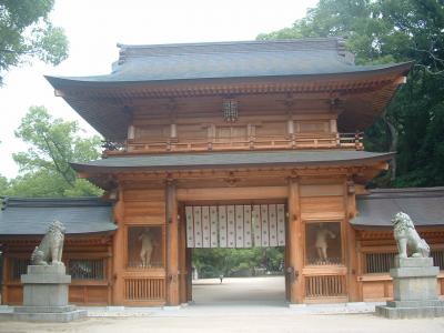 橋を渡れば愛媛県。大三島の姫様の鎧を見学。しまなみの地魚に満腹