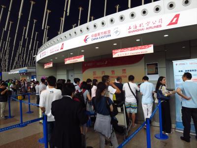 久しぶりの上海7★雷雨で空港は大混乱…5時間半のフライト遅延
