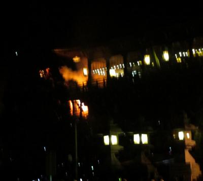 ２０１５年　奈良観光２日目　その５　再びお水取りを見に二月堂に向かいました。