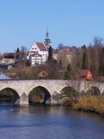 春を告げる泉、Osterbrunnen in Bischofszell　２．トゥーア川の石橋