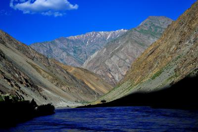 パミール高原縦断　山と花と人と　１首都ドゥシャンベからカライクムヘ、アフガニスタンとの国境を行く