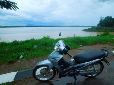 バイクでGO！雨季の南ラオス　その１　パクセーまでの道のり