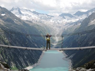 氷河と滝と湖と　チロル ツィラータール紀行【５】絶景！吊り橋から氷河と湖を眺めて