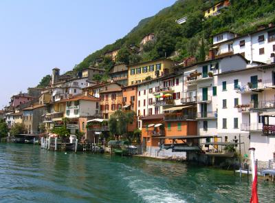 夏のスイスへ　ハイキングとパノラマ列車の旅（８）～スイスの中のイタリア〈ルガーノ湖と湖畔のかわいい村ガンドリア〉