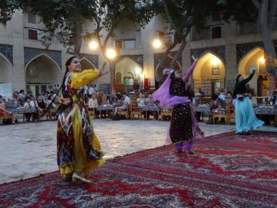 民族舞踊　（ウズベキスタン）