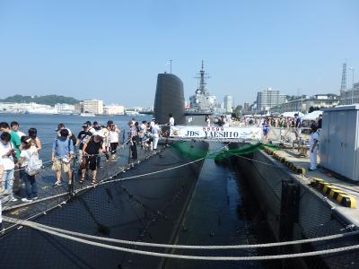 潜水艦と護衛艦(甲板上)に乗ってきたヨコスカサマーフェスタ2015（日本の中の米・中・典3カ国旅行①)