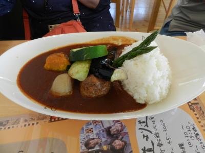 ファームレストラン『あぜ道より道』で野菜ごろごろカレーランチ♪◆2015初夏の爽やか北海道／花とグルメな旅≪その４≫