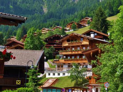 オーストリアツアー ６ 歩くだけで楽しいオーストリアで最も美しい村アルプバッハ