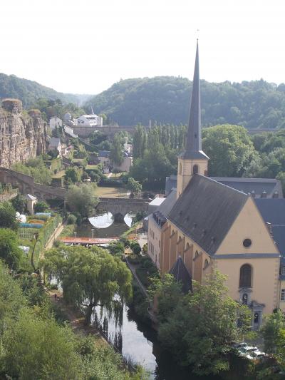 ＜３＞（ルクセンブルク編）『ヨーロッパ　仏・アルザス＆シャンパーニュ　独・黒い森地方　１０日間』（断崖の高低差！で、　都会＆森・風景。が、共存するーールクセンブルク国）