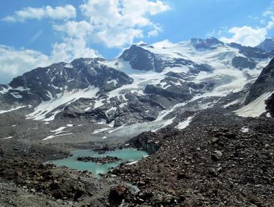 スイス･ハイキングの旅 2015夏（11)  Gletscherseewjine（氷河湖）を目指して