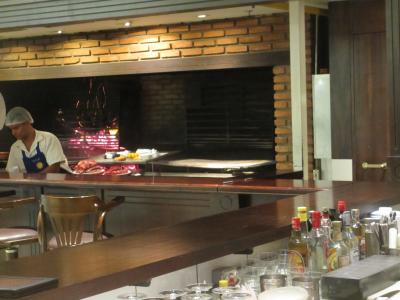 空港から家に着いて休む間も無く夕食に連れ出された