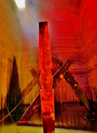 宇都宮2/4　大谷石採掘場跡　地下30ｍの偉観　☆ライトアップされた異空間