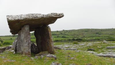 思ったよりは小さかった・・・巨人のテーブル[Portal Dolman]…レンタカーで走るアイルランド