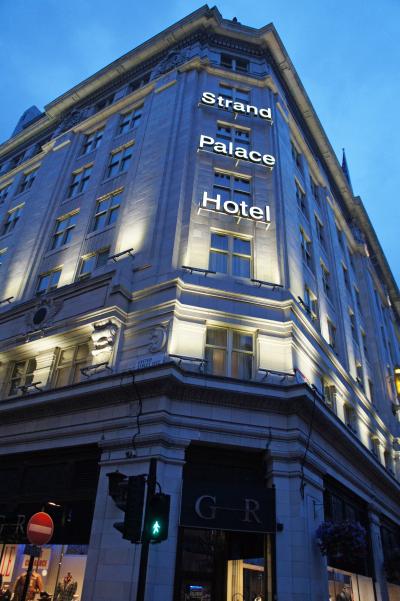 倫敦之旅（１）ロンドンの宿泊は立地の良いサヴォイホテルの前のリーズナブルな「ストランドパレス・ホテル」。