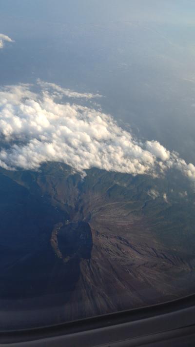 ただ今、JALで移動中(*^-^*)　　第九弾>>>>大分に向けて富士山の真上(=^_^=)