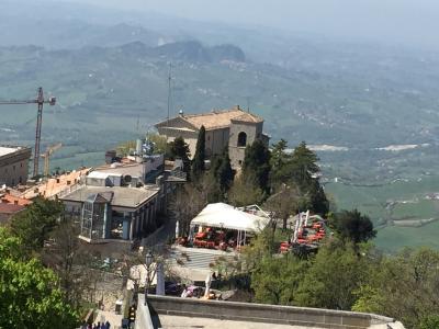 世界で5番目に小さな国で山頂に在るサンマリノ共和国