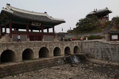 朝鮮王朝の城壁要塞が今なお息づく街、水原華城(スウォンファソン)