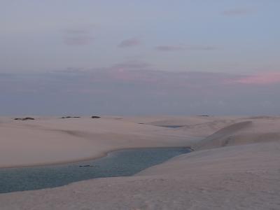 ブラジル・レンソイス砂漠へ　ピンクに染まる空～小レンソイス