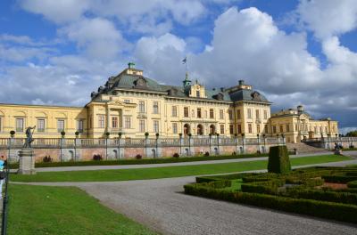 スウェーデンの首都ストックホルムは水の都で石畳の続く美しい街