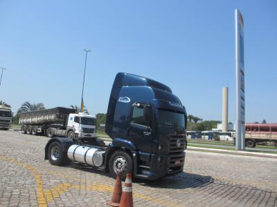 突然クリチバに行こうという事になってトレーラーヘッドで出発！