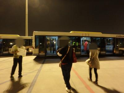 激安北京旅行・仙台空港発（上海経由）北京国際空港行きの飛行機が到着すると、２種類のバスで空港まで移動するので、乗車するバスを間違えると大変です！
