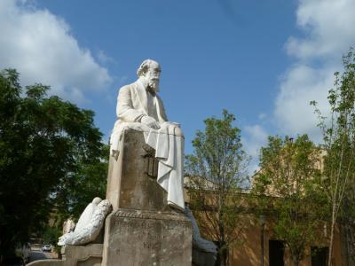 西へ西へ(2):コロニア・グエル教会-ガウディの最高傑作とも言われる教会へ