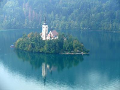 【2】紺碧のアドリア海と中世の街並みを巡るクロアチア・スロベニア10日間のツアー（ブレッド湖・ポストイナ鍾乳洞編）
