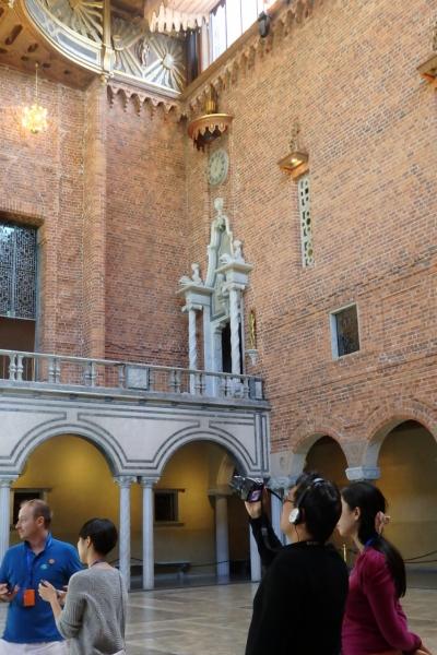 真夏の日本を逃げ出して。「スカンジナビアとロシア12日間クルージング。最後の寄港地スウェーデン。ノーベル賞（チョコレート）買いました！