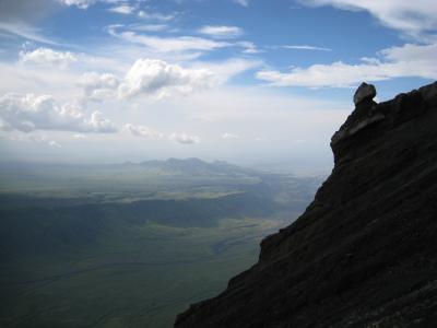 ンゴロンゴロで大地溝帯を実感！野生に触れ火山に登るぞ