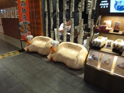 新千歳空港内レストラン街は混雑しています。 