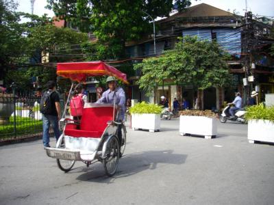夜行列車でハノイ着　ベトナム最終日　歩いてホーチミン廟へ　