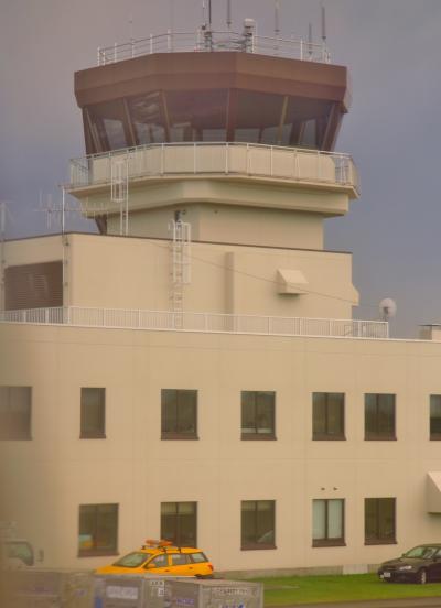 道東?22　根室中標津空港　展望デッキ・ＡＮＡ機離陸　☆かきべんの昼食