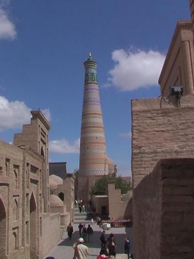(22)2006年ＧＷウズベキスタン・タジキスタンの旅8日間①ヒヴァ(ｶﾙﾀ･ﾐﾅﾙ ｸﾌﾅ･ｱﾙｸ ｼﾞｭﾏ･ﾓｽｸ ﾊﾞｻﾞｰﾙ ﾀｼｭ･ﾊｳﾘ宮殿 ｲｽﾗﾑ･ﾌｯｼﾞｬ･ﾐﾅﾚｯﾄ)